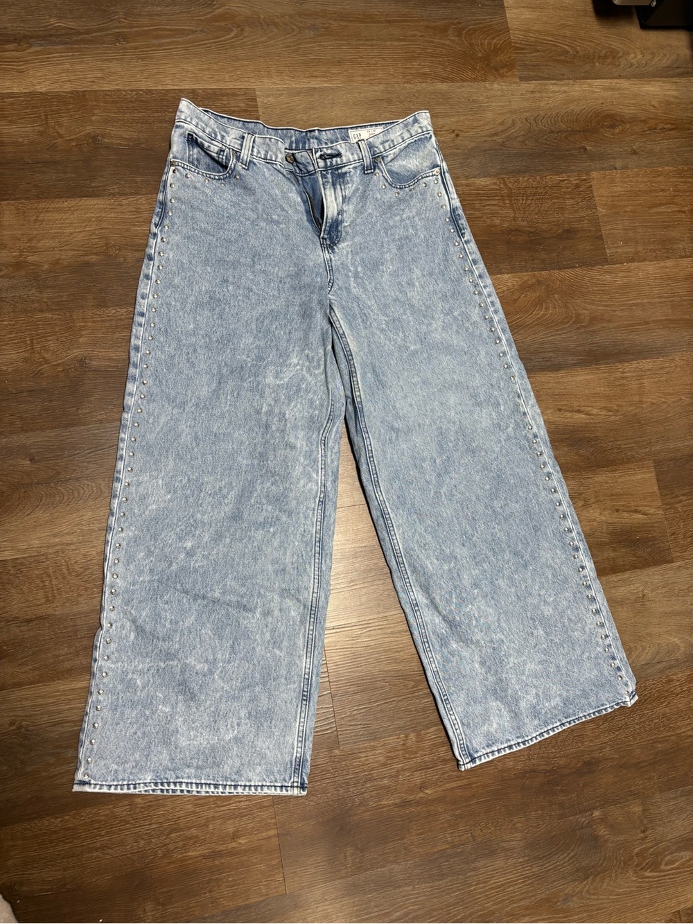 GAP baggy mid rise studded blue jeans. Size 8